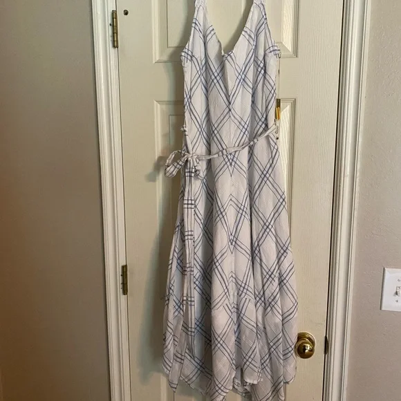 LC Lauren Conrad Gray and White Tie Front Asymmetrical Sundress - Picture 1 of 5